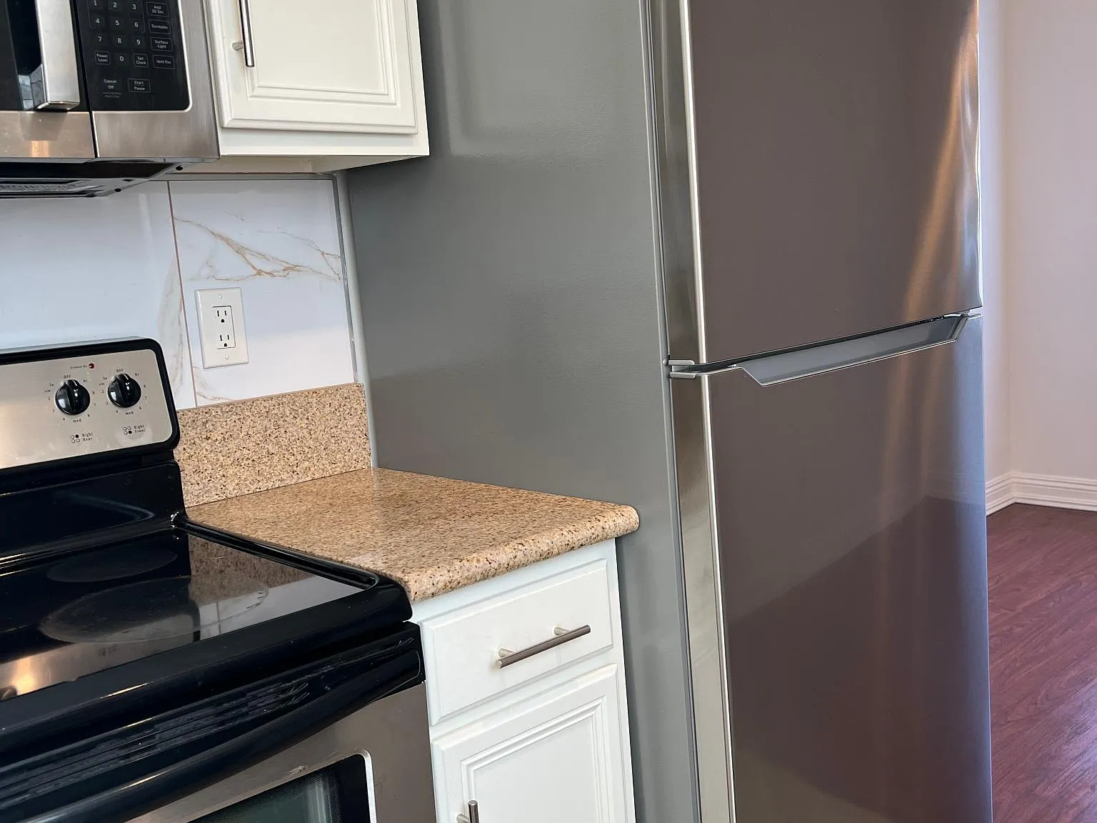 106 N Eucalyptus Ave — Photo 1