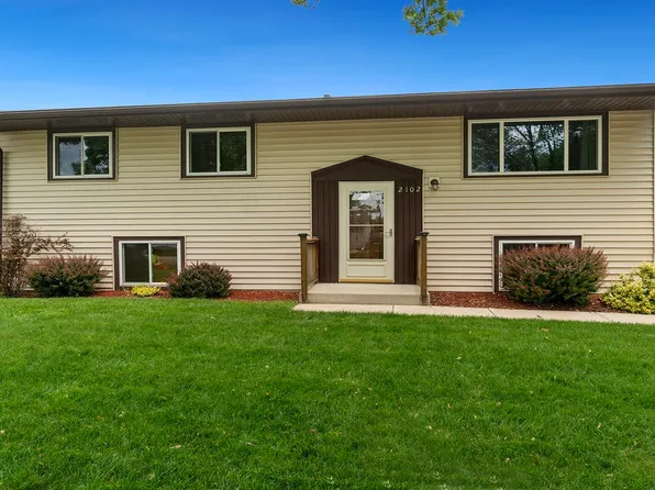 2102 Barnaby Dr, Loves Park, IL 61111