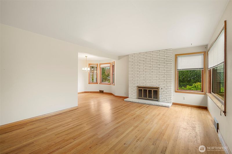 4th image of 1020 Puget Drive
