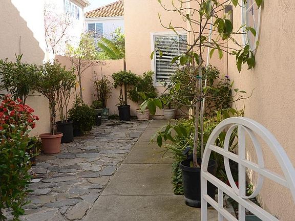3rd image of 3008 Calle De Las Flores