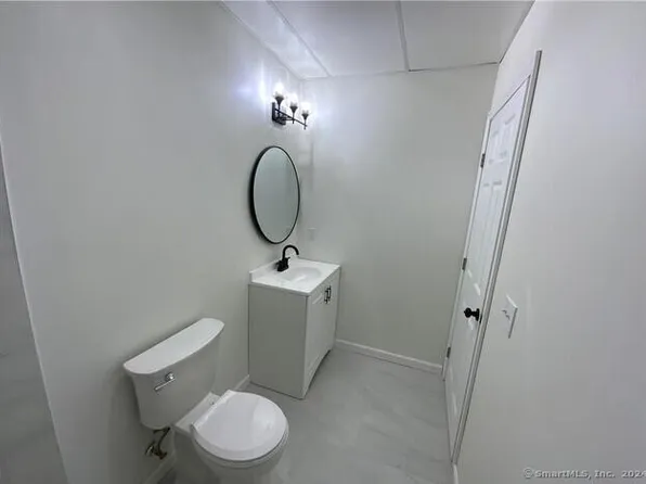 61 Colony St #2C, Meriden, CT 06451