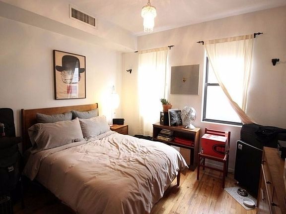 3rd image of 202 Meserole St APT 4