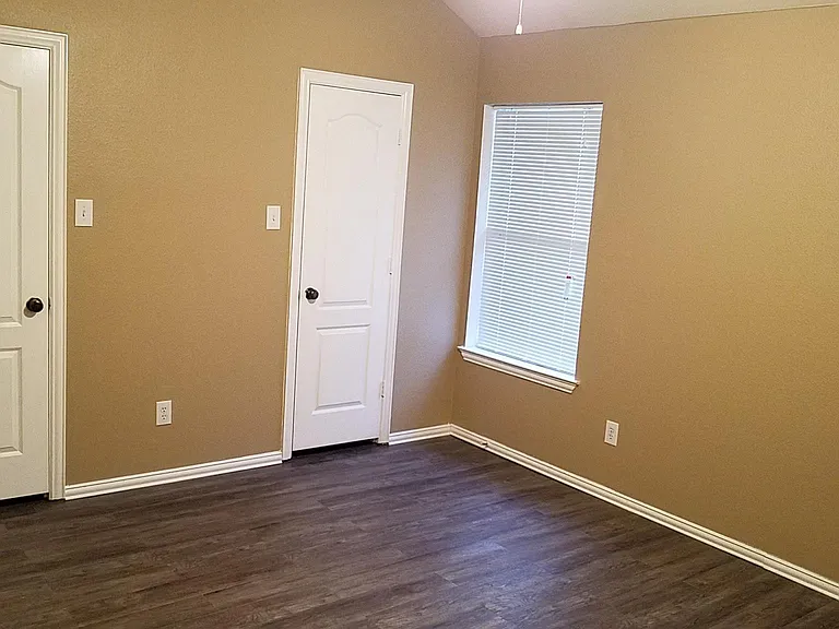 5717 Swords Dr — Photo 8