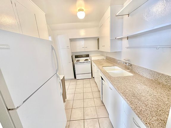 5th image of 229 San Vicente Blvd #K