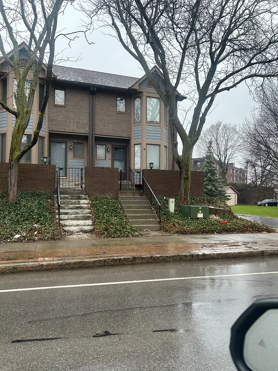 Building Photo - 395 Alexander St #12