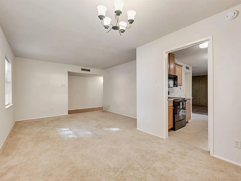 1429 Whitehall Dr — Photo 7