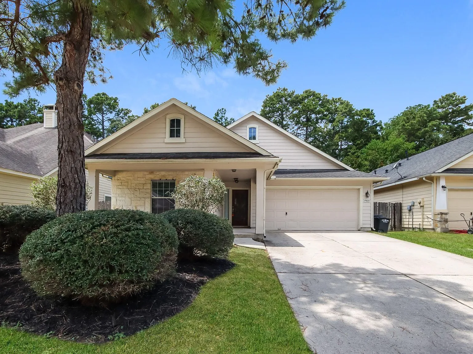 4 bed, 2.0 bath, 2171 sqft, $2,030 — Photo 2