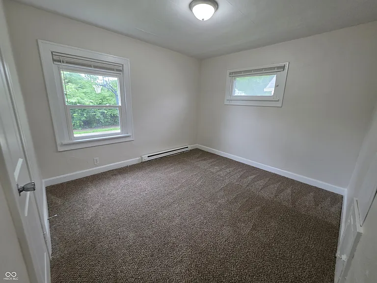 833 N Gladstone Ave — Photo 9