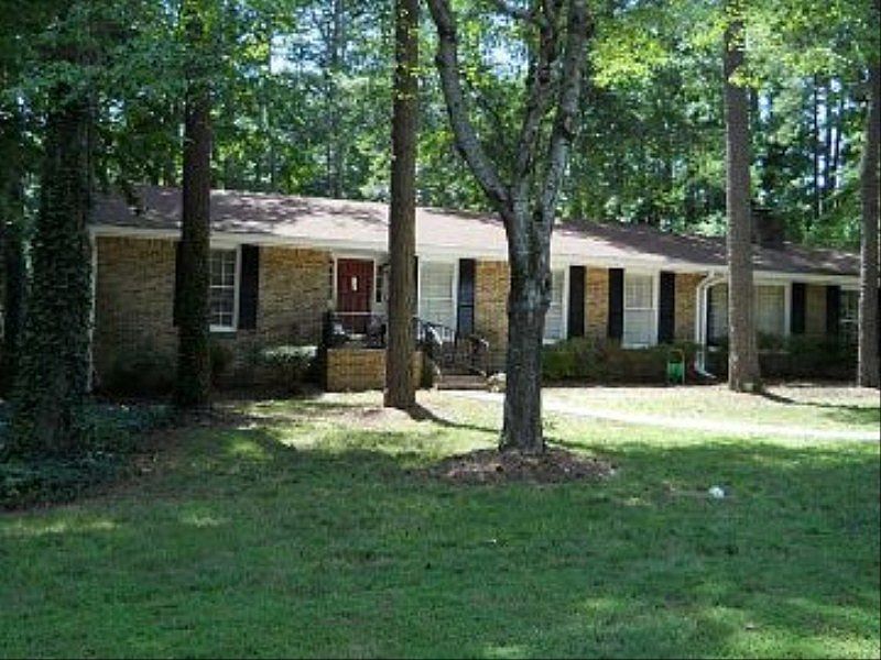 http://www.propertyboss.net/CustomerImages/REMAXATL_73579/media/Properties/2468%20Riverglenn%20Circle/zsmall_Front%20of%20House.jpg