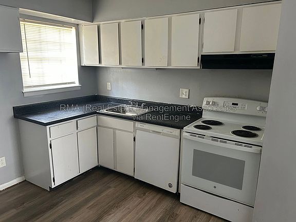2nd image of 1110 W Poplar St #P2