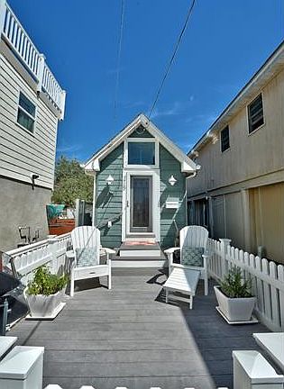 3rd image of 215 11th St