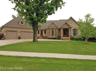 14232 Ridgemont Dr, Urbandale, IA 50323