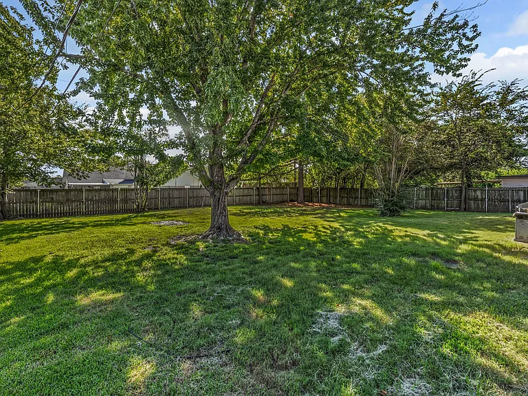 221 Azalea Dr — Photo 28