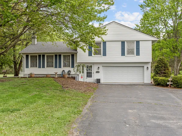 81 E Division Rd, Valparaiso, IN 46383
