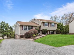 123 Summit Ridge Dr, Bridgeville, PA 15017