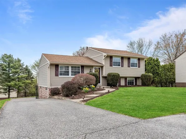 123 Summit Ridge Dr, Bridgeville, PA 15017