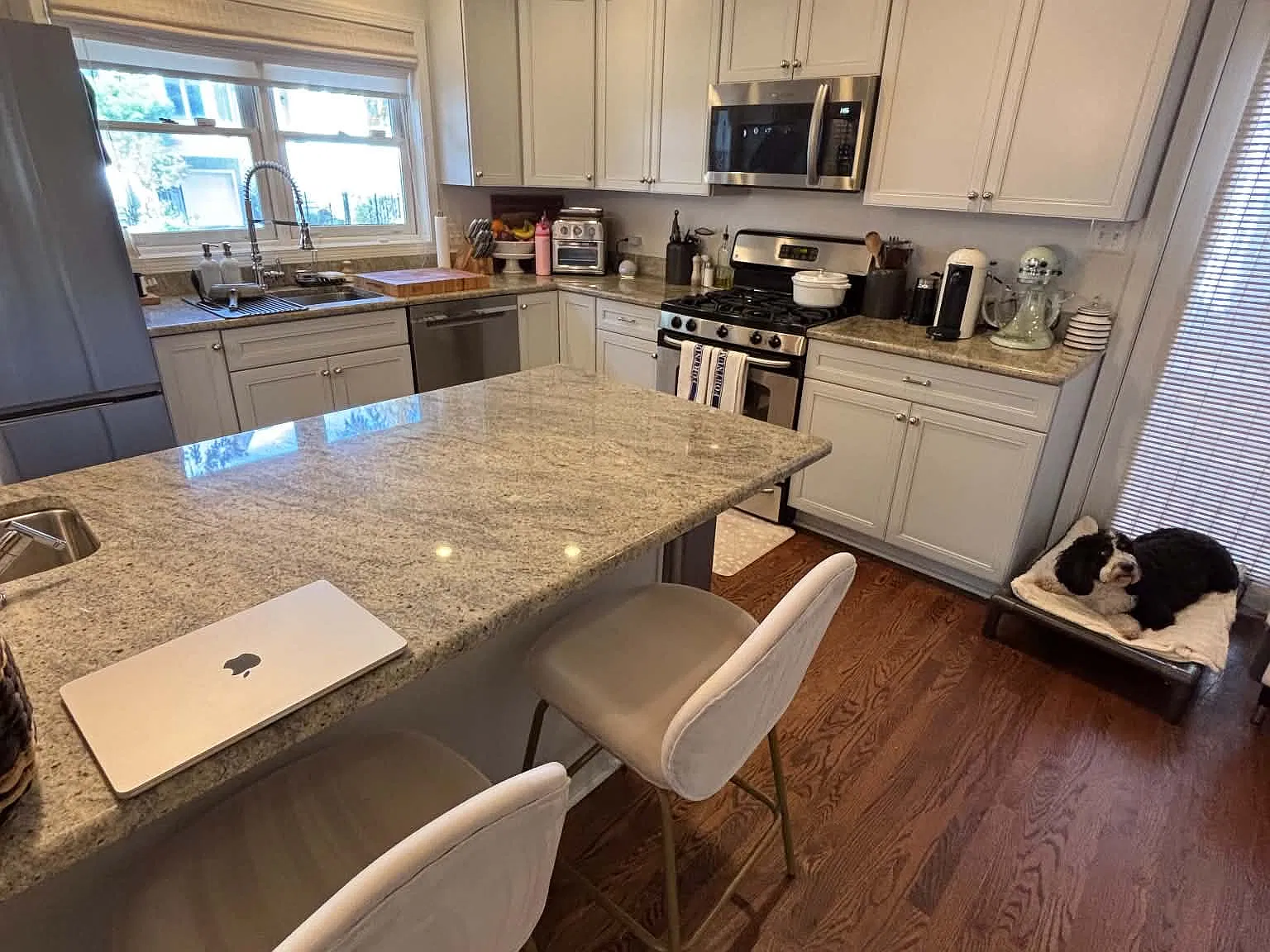 3325 N Racine Ave — Photo 4