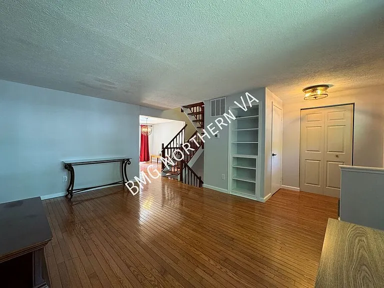 379 W Broad St — Photo 3