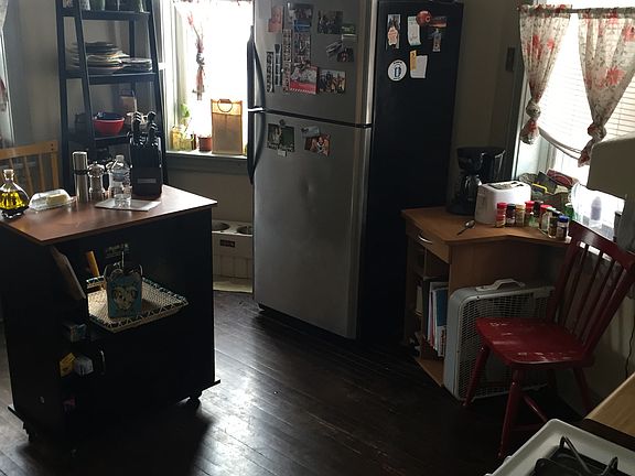 3rd image of 1521 N California Ave #1