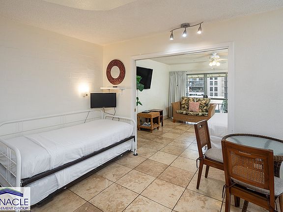 4th image of 240 Liliuokalani Ave #402