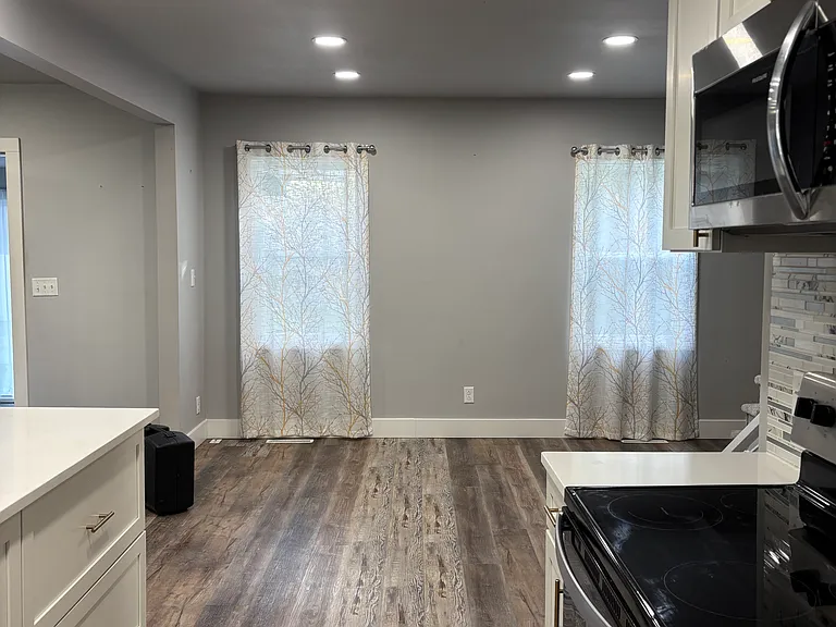 335 W School St — Photo 7