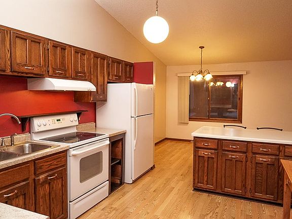 3rd image of 524 Pleasant Dr