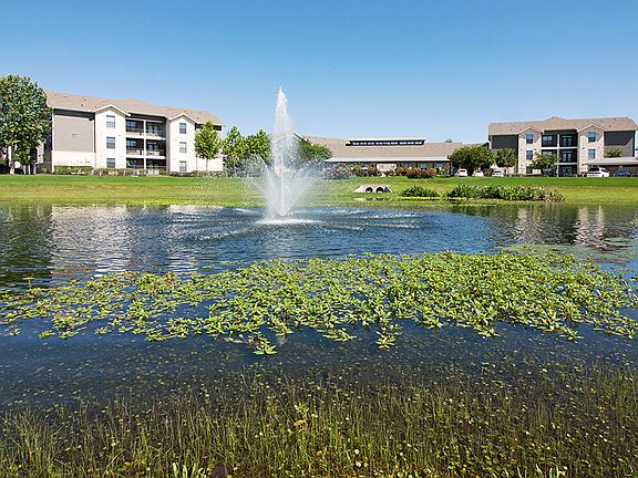 4th image of 13838 The Lakes Blvd #4-04201