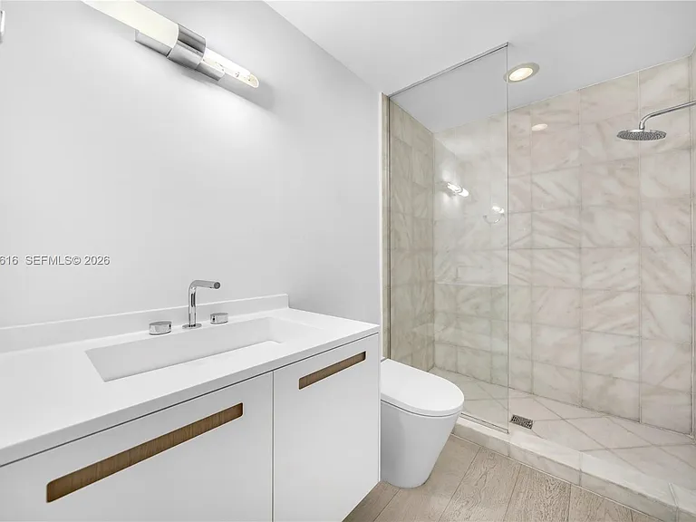 50 S Pointe Dr #607 — Photo 17