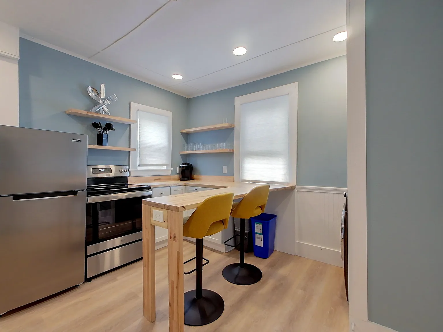 2 bed, 700 sqft, $2,600 — Photo 1
