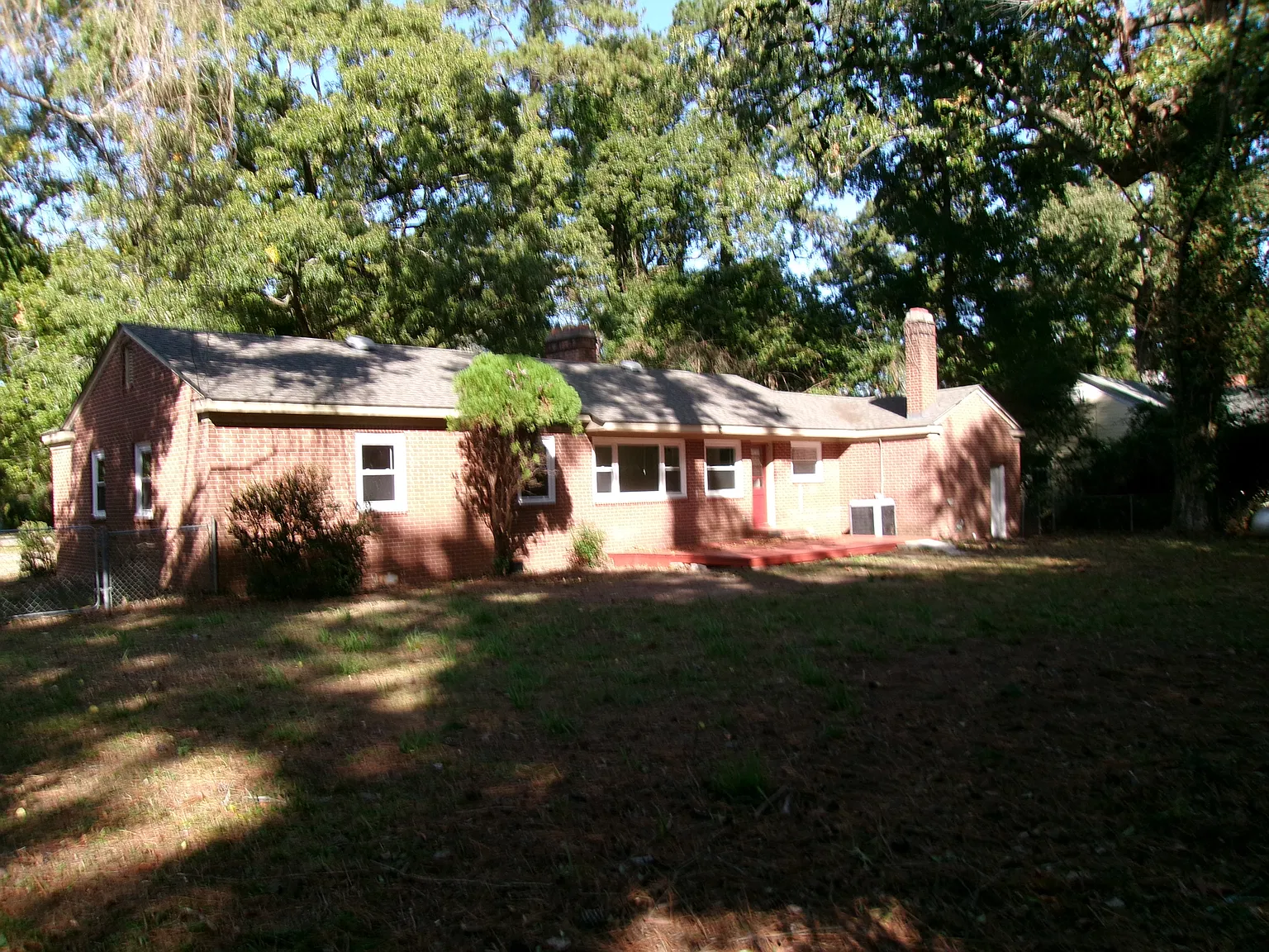 3 bed, 1.5 bath, 1642 sqft, $1,625 — Photo 2