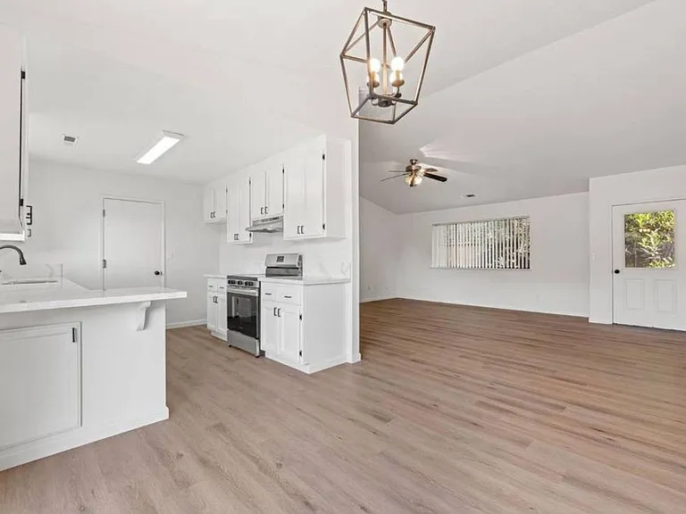 3427 Bristol Ct — Photo 3