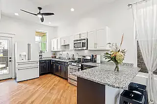 3 bed, 1.5 bath, 1600 sqft, $4,750 — Photo 2