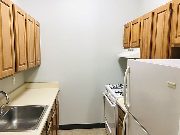 5th image of 298 Rogers Ave #1