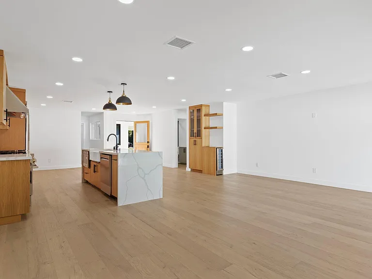 5261 Allott Ave — Photo 5