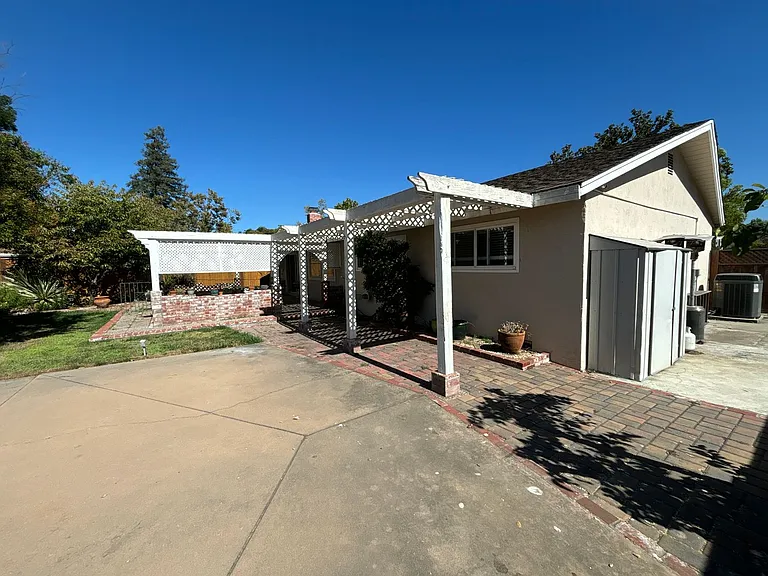 1419 Yolanda Ct — Photo 23