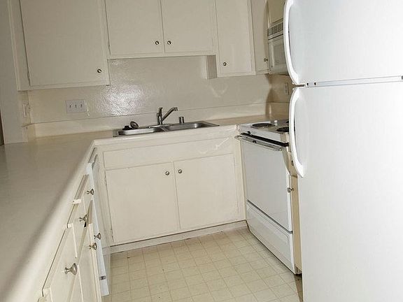 3rd image of 1801 Diamond St Unit 3-220