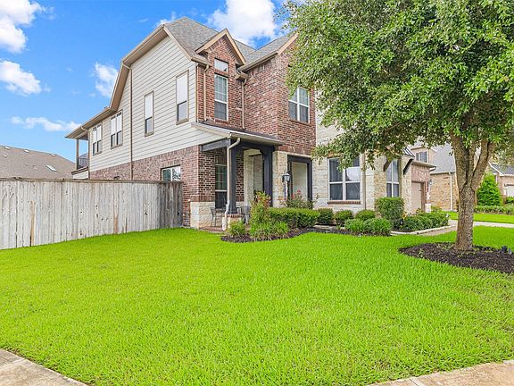 2nd image of 28810 Emerald Valley Ct