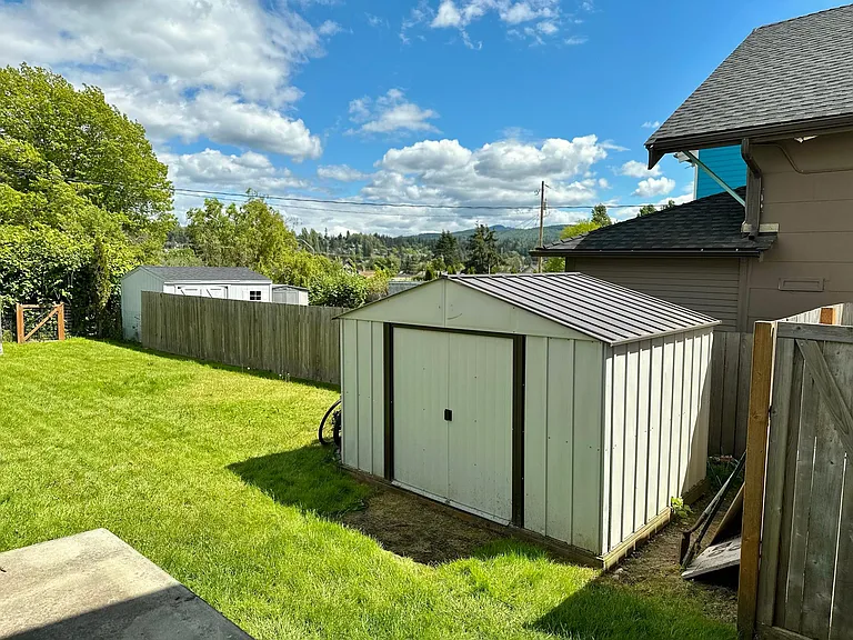 2728 Valencia St — Photo 24