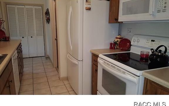 3rd image of 93 S Jeffery St