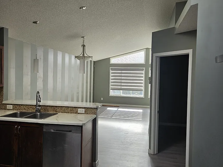 1194 New Brighton Park SE — Photo 5