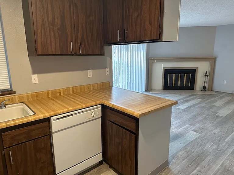 2910-2920 SW Dolph Ct — Photo 8