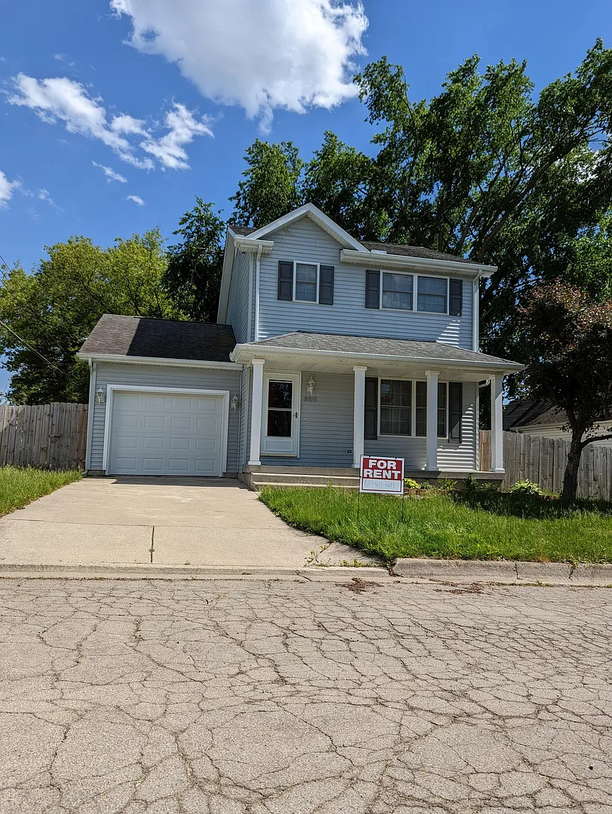 325 Dove Ln photo 1