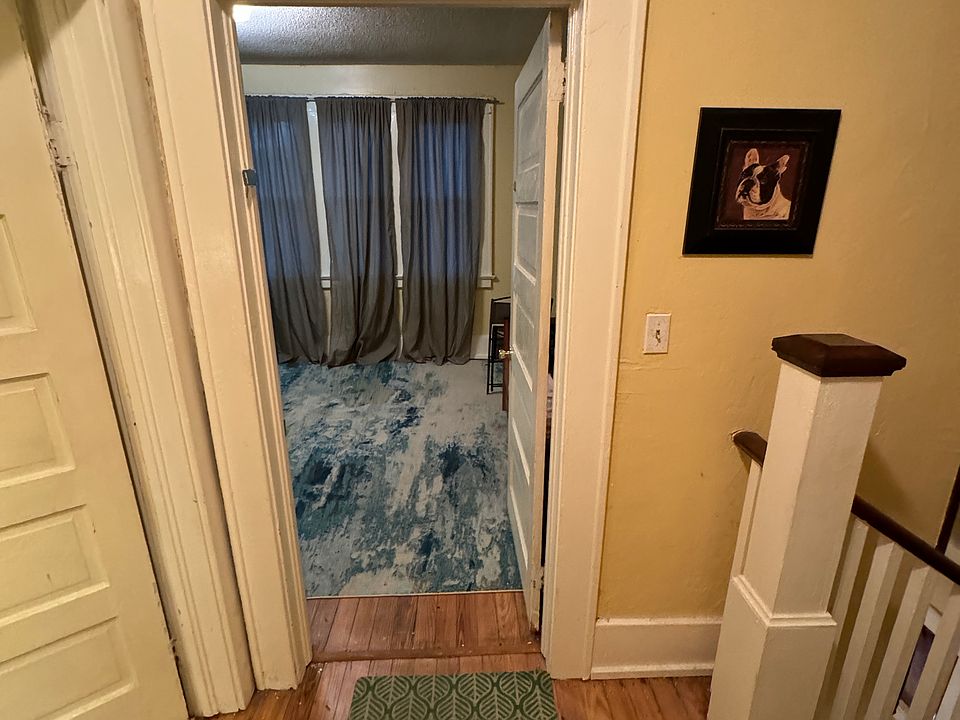 2nd image of 620 W 46th St