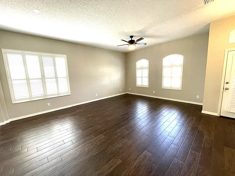 1600 Tailfeather Ct — Photo 5