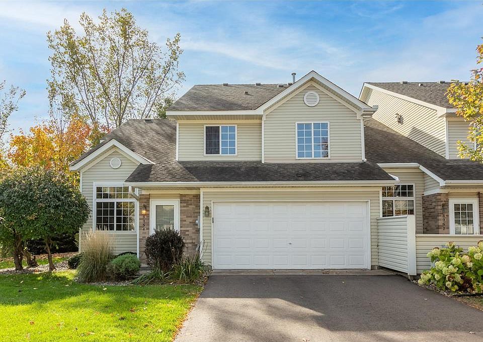 End unit without another building to the side