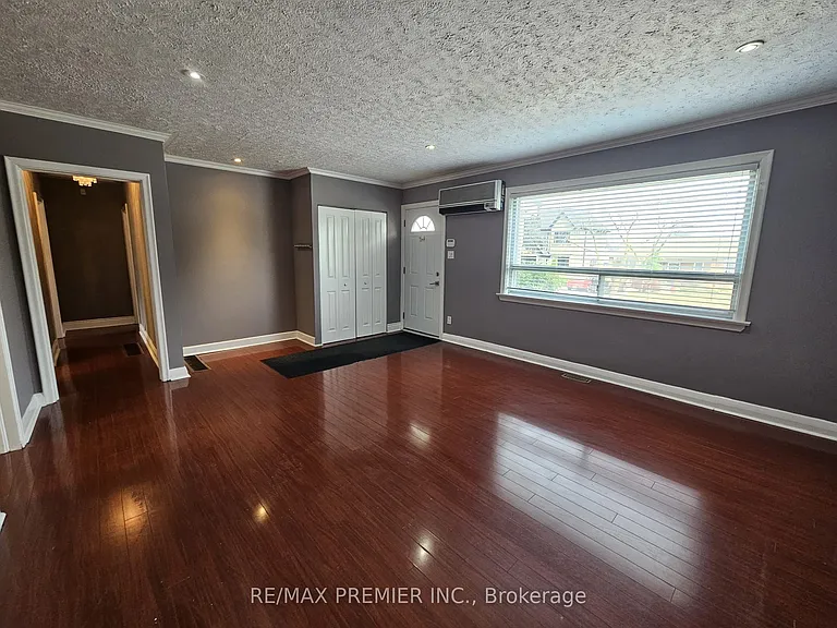 147 Calvington Dr #MAIN FLOOR — Photo 3