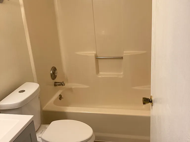 323 Green St — Photo 8