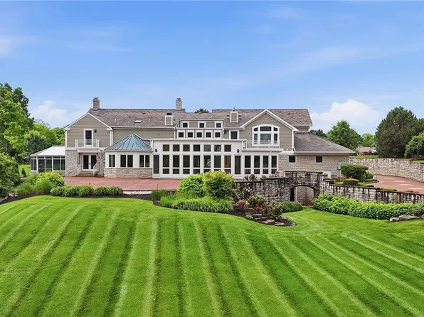 590 Versailles Dr, Dayton, OH 45459