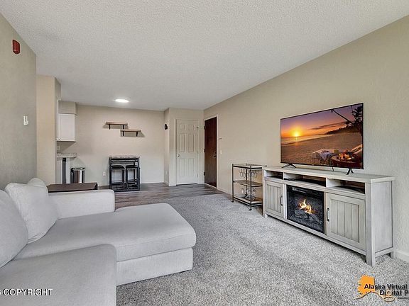 2nd image of 3100 Ward Pl APT 12