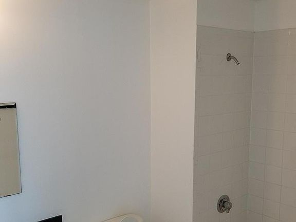 5th image of 2200 NE 4th Ave APT 902